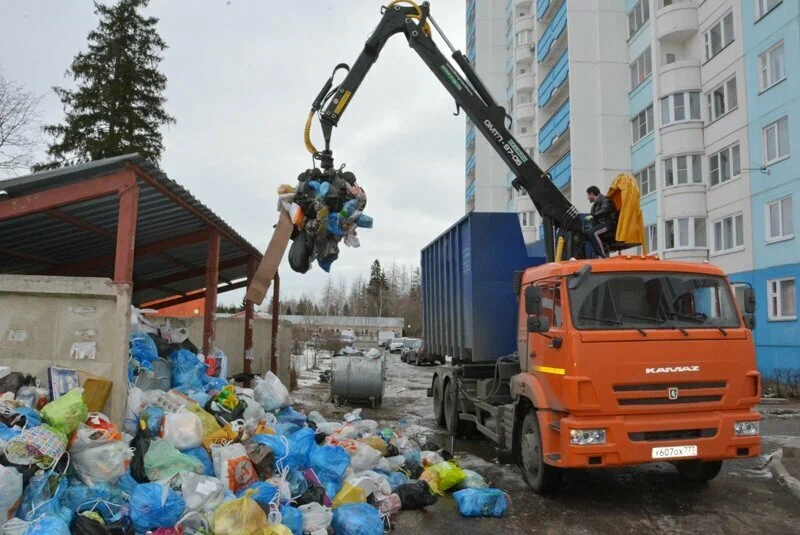 Вывоз бытового мусора в Михайловке с погрузкой в октябре