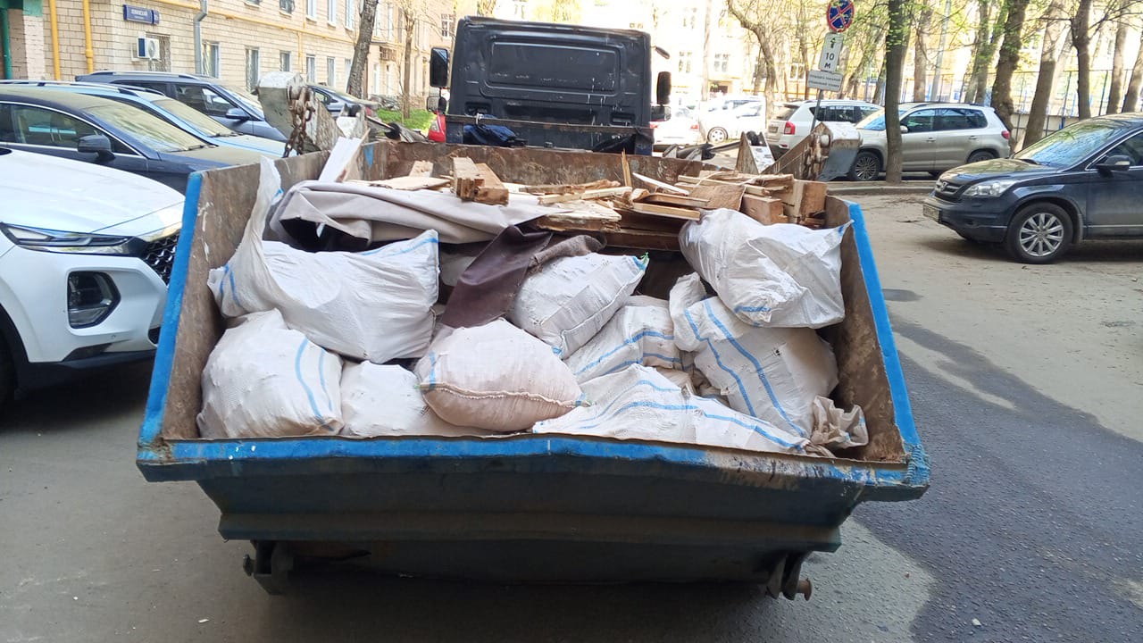 Вывоз мусора из магазина в Михайловке в октябре