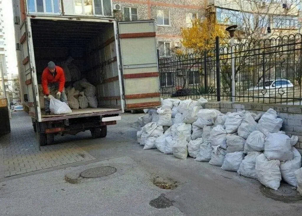 Вывоз мусора после переезда в Михайловке в октябре