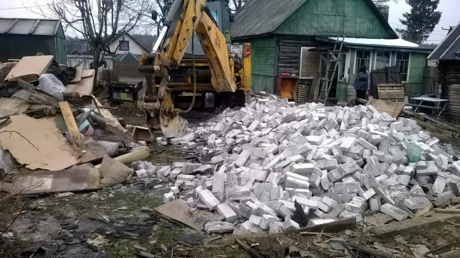 Вывоз мусора после сноса здания в Михайловке от ПроМусор – цена от 5084 руб., утилизация и уборка стройотходов