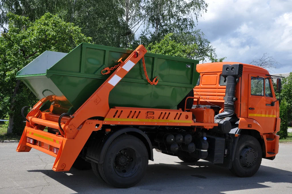 Заказ бункеровоза для вывоза мусора и отходов в Михайловке в октябре