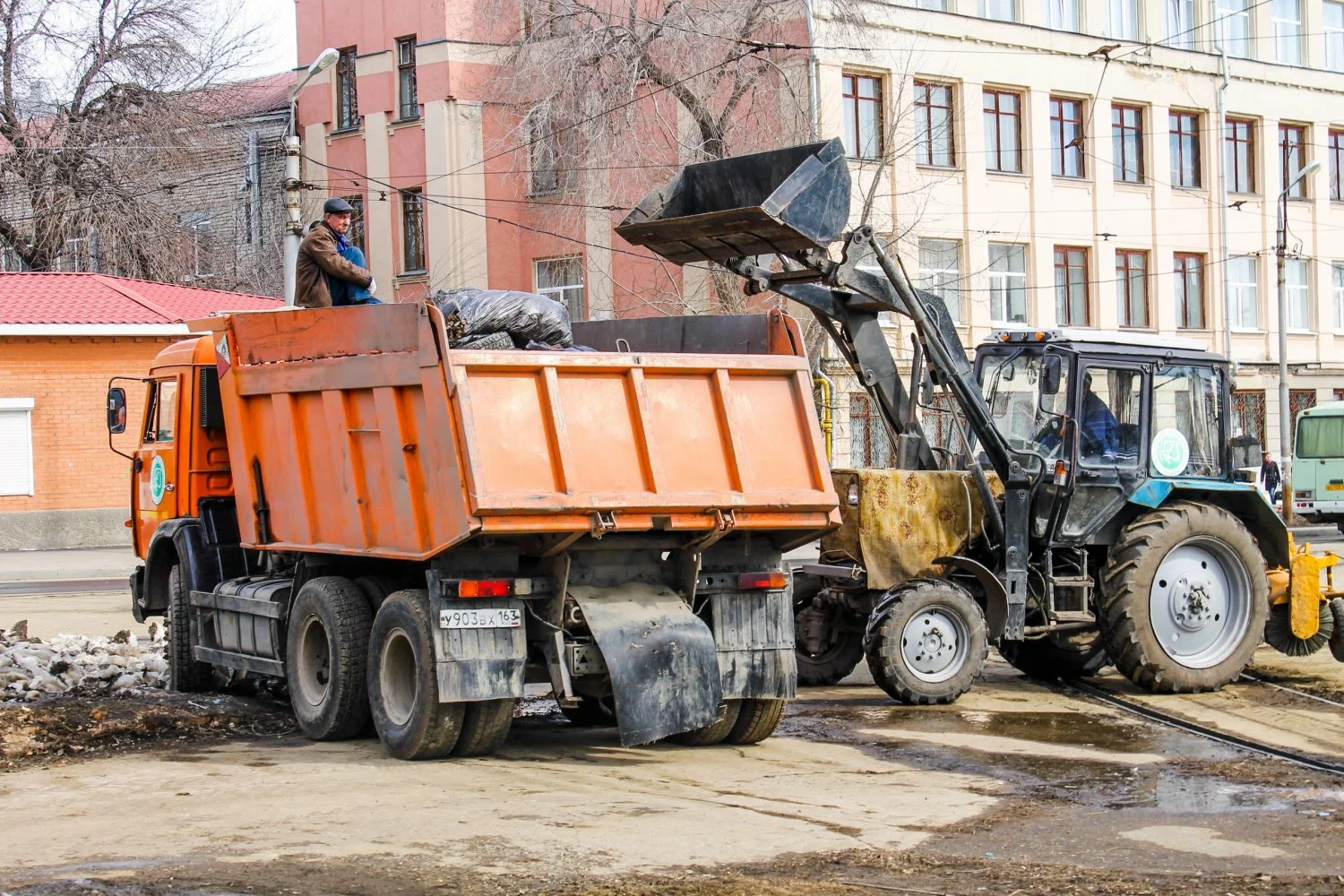 Вывоз мусора Камазом в Михайловке – аренда и заказ Камаза 10 тонн от 2389 руб. в ПроМусор