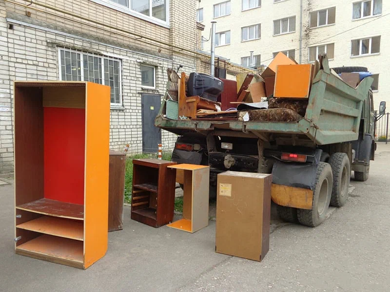 Вывоз шкафа в Михайловке от ПроМусор — недорого, демонтаж, утилизация, вывоз из квартиры от 864 руб