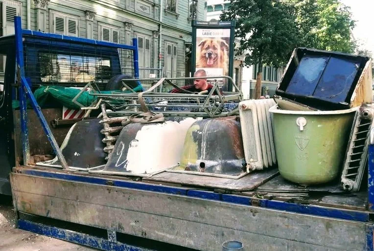 Вывоз старой сантехники в Михайловке от ПроМусор: быстро, недорого от 559 руб., утилизация и грузчики