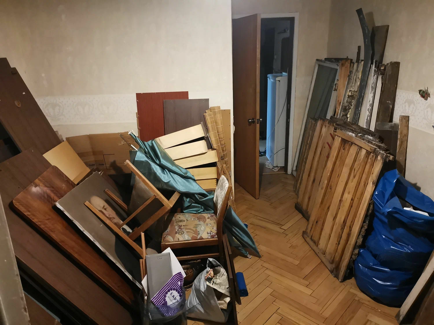 Демонтаж мебели с вывозом и утилизацией в Михайловке в октябре